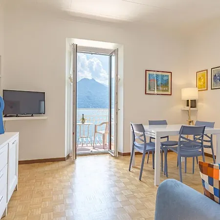 Lakefront With Access Apartament *